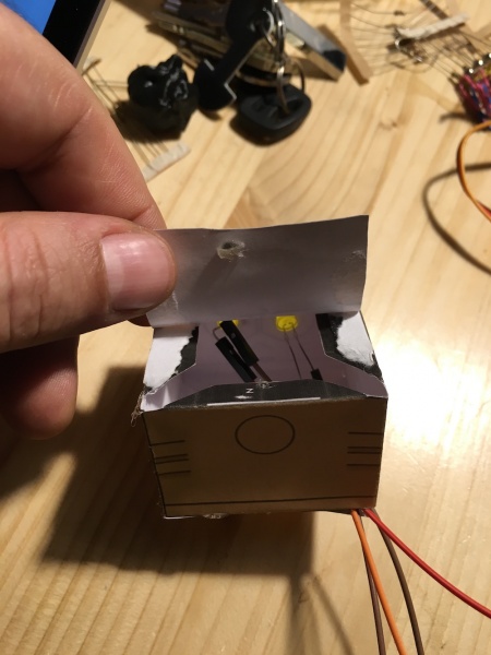 Fichier:Ardupapertoy-interieurtete.jpg